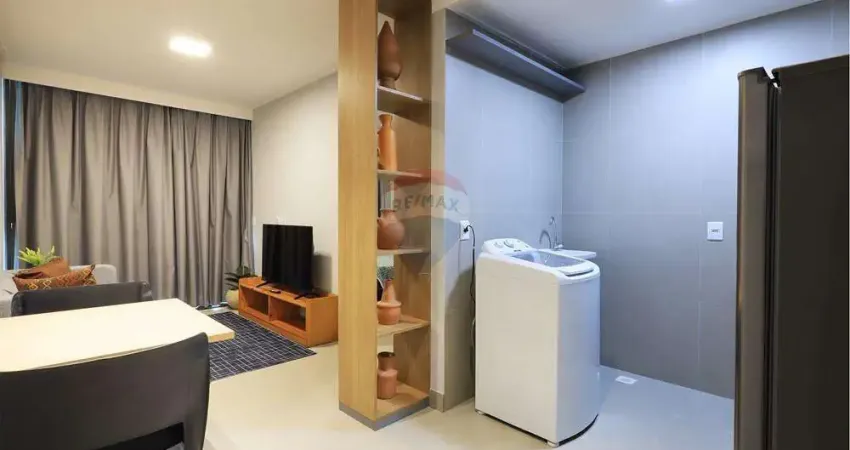 Flat mobiliado, equipado e decorado com 32m quadrados. sala de jantar, sala de tv, cozinha, área de serviços e quarto suíte. 1 vaga de garagem.