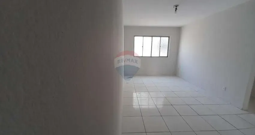 Apartamento reformado no prado, 2 quartos, 03 banheiros e dependência