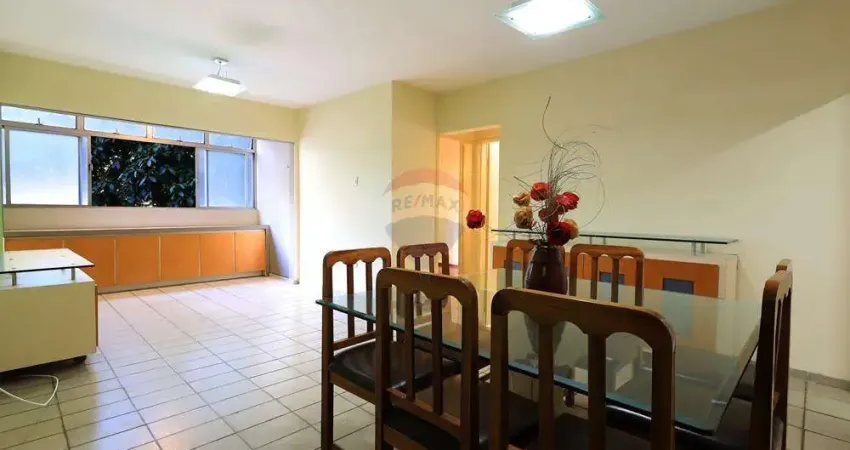 Apartamento com 104 metros de área útil, com 3 quartos, sendo 1 suíte + dependência completa de empregados e 1 vaga de garagem coberta.