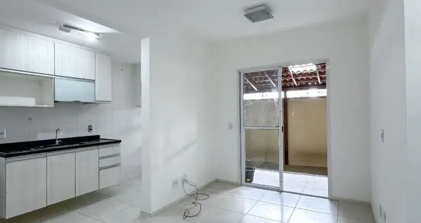 Apartamento Térreo com Suíte e Quintal Privativo no Villaggio Limoeiro