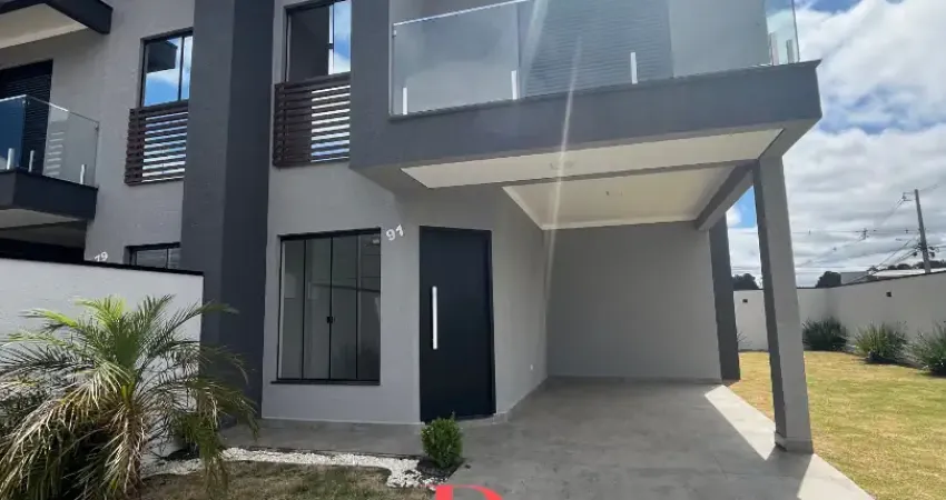 Lindo sobrado de esquina com amplo espaço de terreno no coração de fazenda rio grande