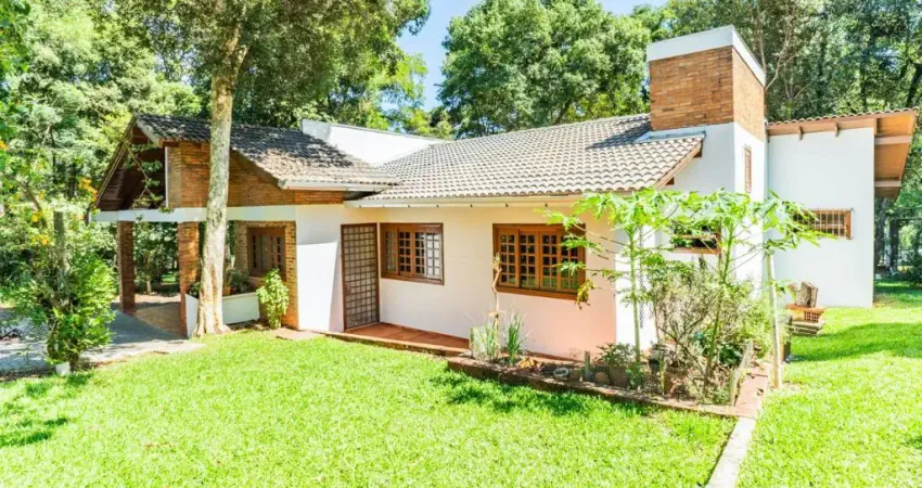 Casa localizada em rua tranquila e larga, a poucos minutos do centro de chapecó