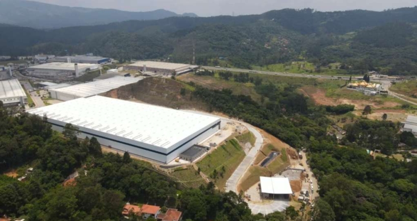 Galpão para alugar em Santana de Parnaíba na Rodovia Castelo Branco