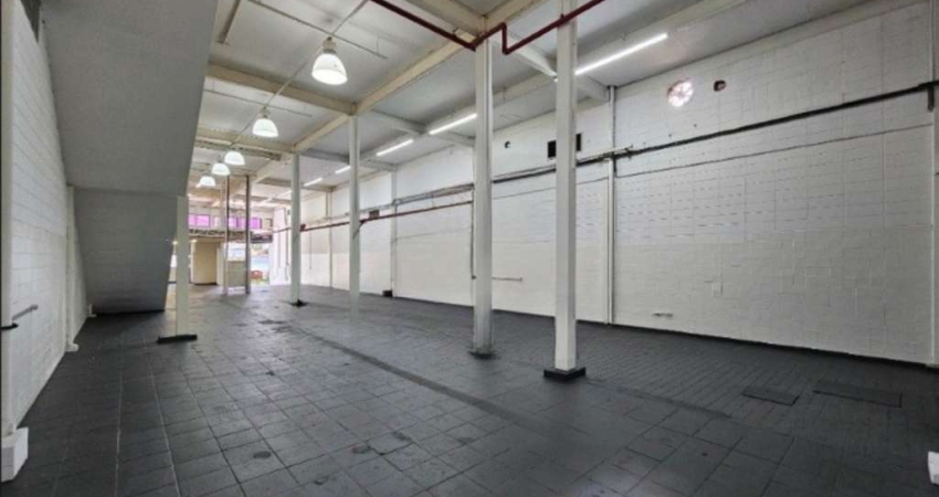Galpão comercial ou industrial para vender ou alugar em São Caetano do Sul, Bairro Santa Paula. Próximo à Avenida Goiás, com fácil acesso para São Pau