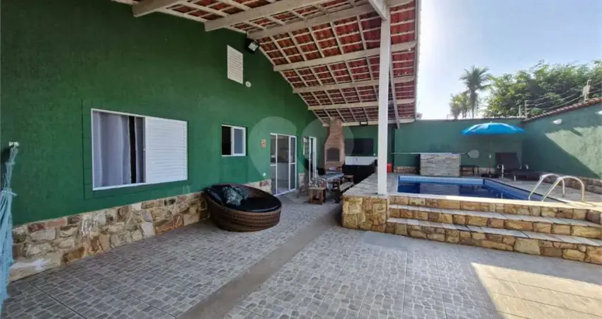 Casa com 3 quartos à venda na Rua Santa Terezinha, 215, Vila Caiçara, Praia Grande