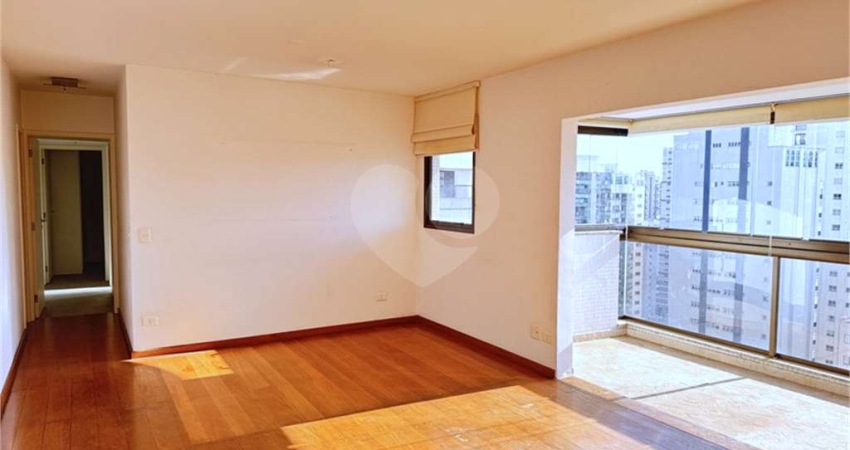 Apartamento com 3 quartos à venda na Avenida Moema, Moema, São Paulo