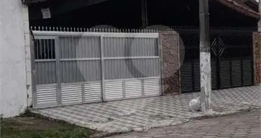 Casa com 2 quartos à venda na Tupi, Praia Grande 