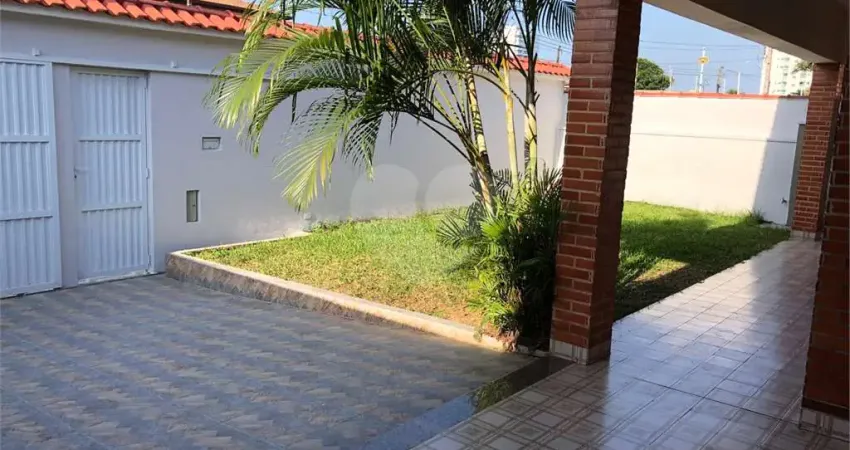 Casa com 3 quartos à venda na Dos Cravos, Solemar, Praia Grande
