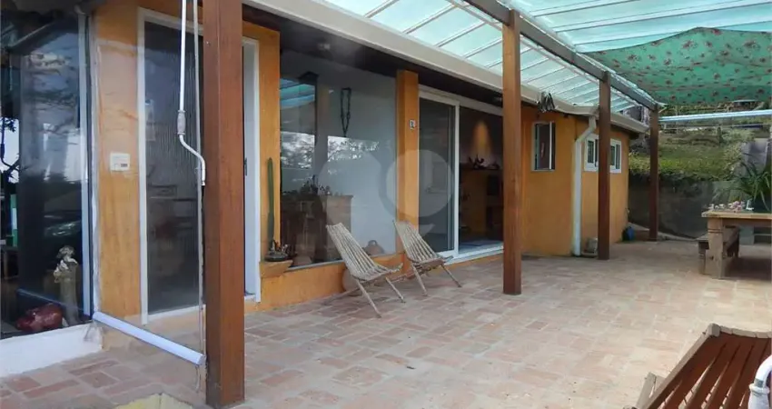 Casa com 2 quartos para alugar no Condomínio Iolanda, Taboão da Serra