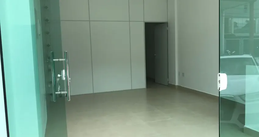 Aluga-se sala comercial ampla, localizada no centro em balneário camboríu/sc