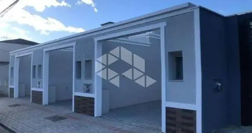 Geminado térreo a venda com 2 quartos, sendo 1 suíte no bairro petrópolis