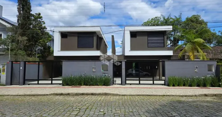 CASAS COM 4 SUÍTES A VENDA NO SAGUAÇU