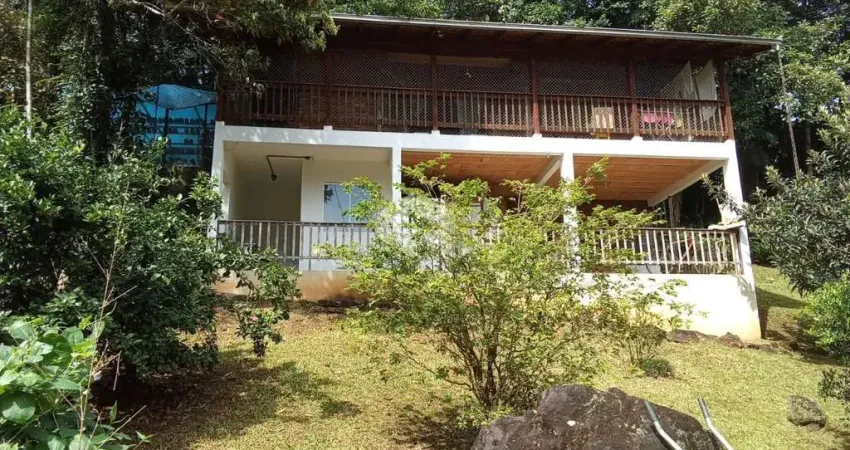 Pra quem quer viver junto a natureza temos uma chácara que oferece conforto praticidade e muito do que a Natureza oferece!