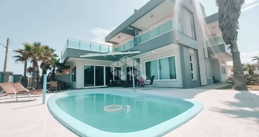 Casa mobiliada, 05 suítes, 02 vagas, piscina, em atlântida, xangri-lá/rs