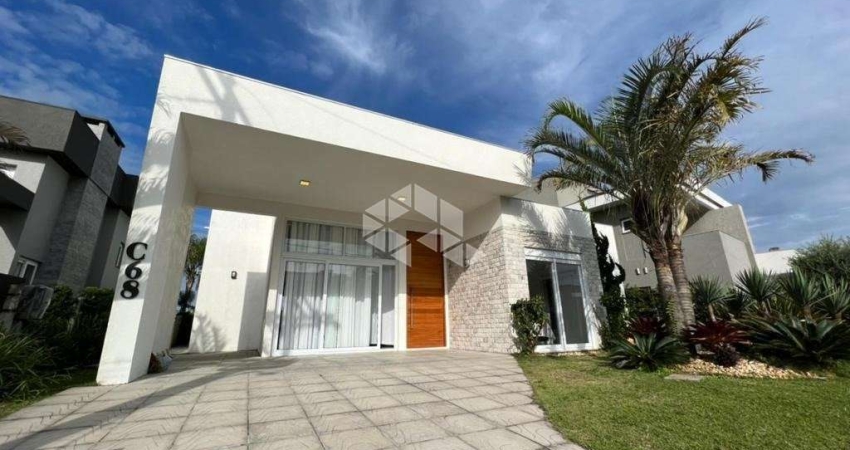 Casa à venda, com 4 quartos/dormitórios, e 2 vagas/box no condomínio Enseada, Xangri-Lá/RS