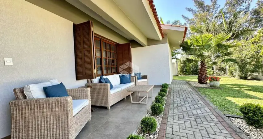 Casa 04quartos/dormitórios e 02 vagas/box em Xangrilá!