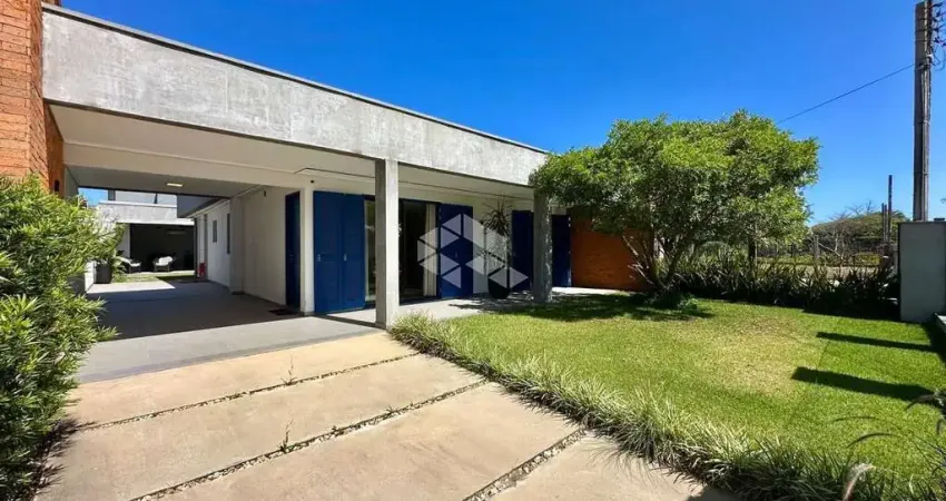 Casa térrea 4 suítes , garagem para 02 carros coberta, 4 quadras do mar - xangrila