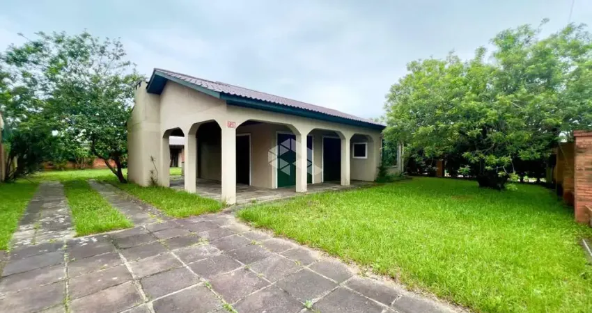 Casa térrea 03quartos/dormitórios e 02 vagas/box,em Atlântida!