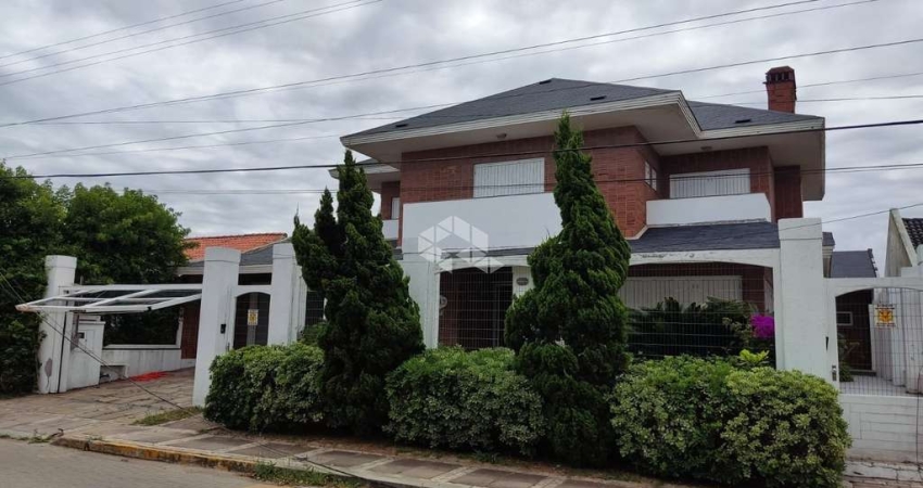 Sobrado à venda, com 4 quartos/dormitórios, 2 vagas/box, em Atlântida, Xangri-Lá/RS
