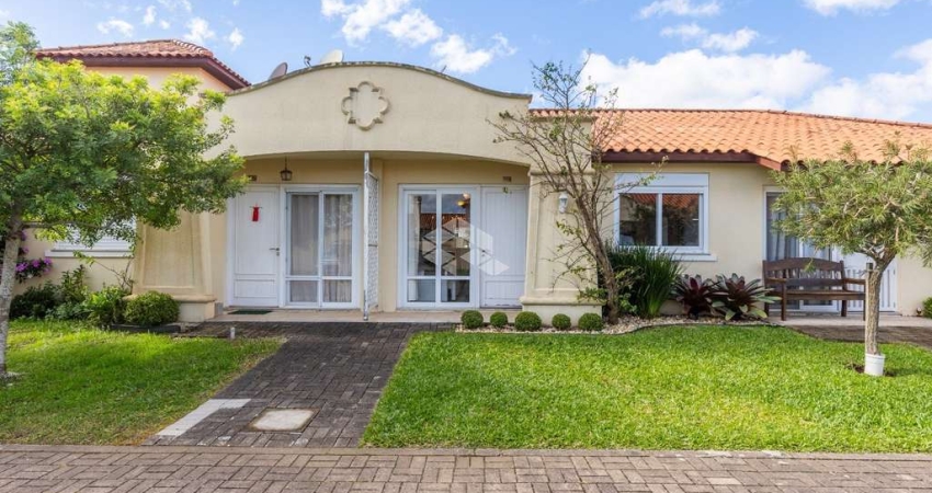 CASA HERMOSA - Unidade 274 Possui 3 dormitórios sendo 1 suíte, mobiliada, varanda fechada com churrasqueira. Posição central no condomínio na rua do c
