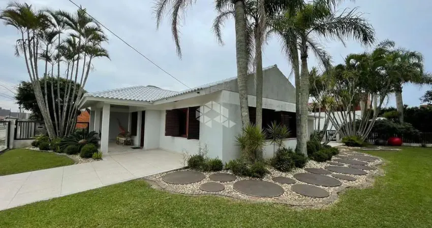 Casa 03quartos/dormitórios/suíte, piscina e 02 vagas/box em xangrilá!