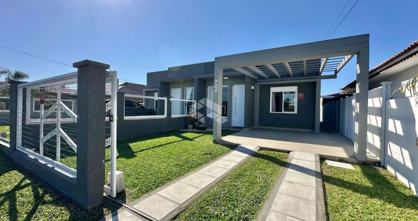 Casa, 03 dormitórios/suíte,  02 vagas, Centro de Xangri-Lá