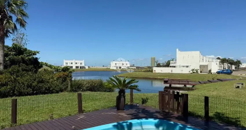 Casa 3 dormitórios, 1 suíte, piscina, no condomíniio Pateo Marbella - Xangri-lá