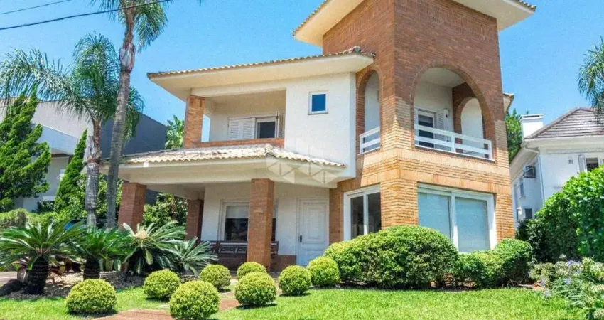 Casa com 4 dormitórios e duas suítes em condomínio em atlântida