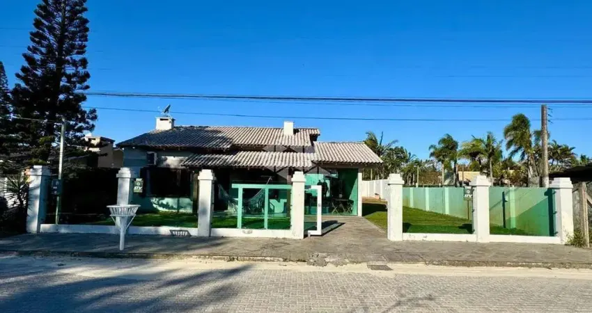 Casa com 3 quartos à venda na Ipê, 536, Atlântida, Xangri-Lá