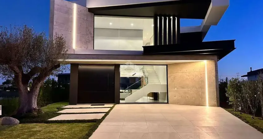 Casa com 05 suítes, mobiliada e decorada no condomínio sense.