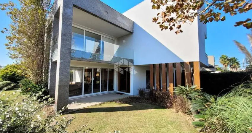 Casa de esquina com 5 suítes no condomínio la plage em xangri-lá