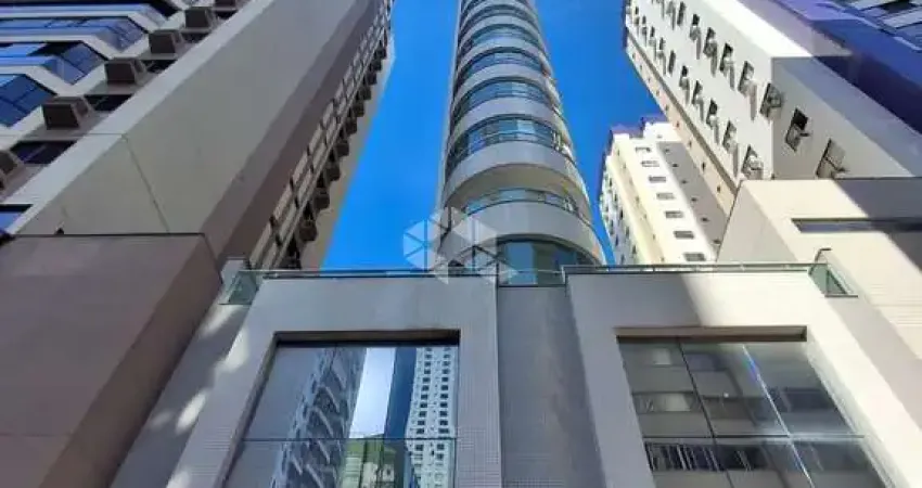 Apartamento exclusivo com 3 suítes e terraço privativo no centro de balneário camboriú