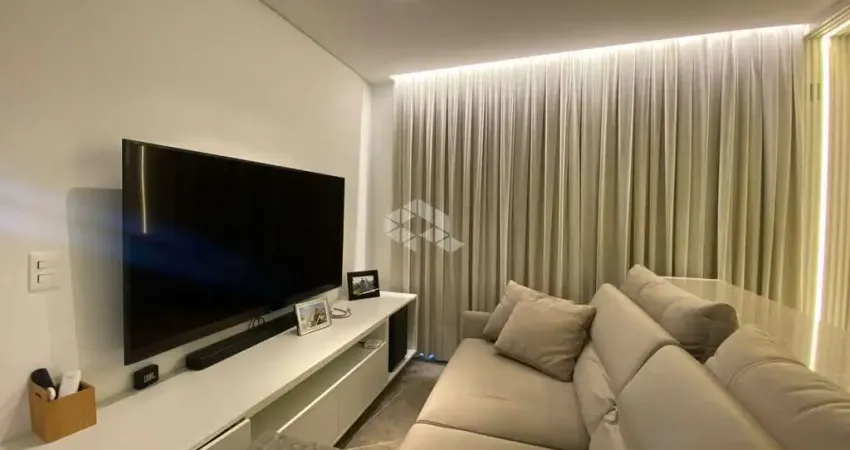 Apartamento com 2 dormitórios sendo 1 suíte e 1 vaga de garagem em itajaí praia brava