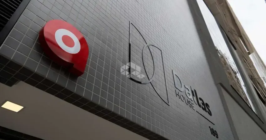 Apartamento com 2 dormitórios sendo 1 suíte e 2 vagas de garagem em itapema, morretes