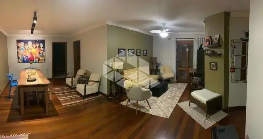 Apartamento com 3 dormitórios, sendo 1 suíte, próximo ao centro de Gramado