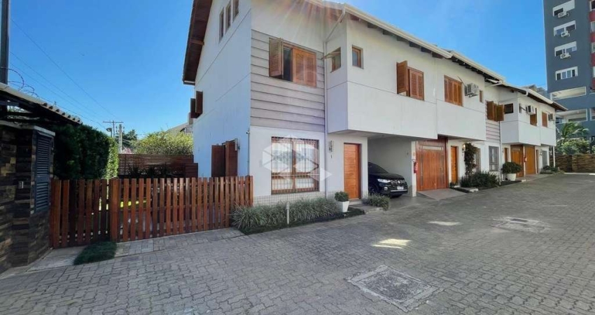 Casa em condomínio fechado com 3 quartos à venda na Rua São Francisco de Assis, 326, Santo Antônio, Porto Alegre