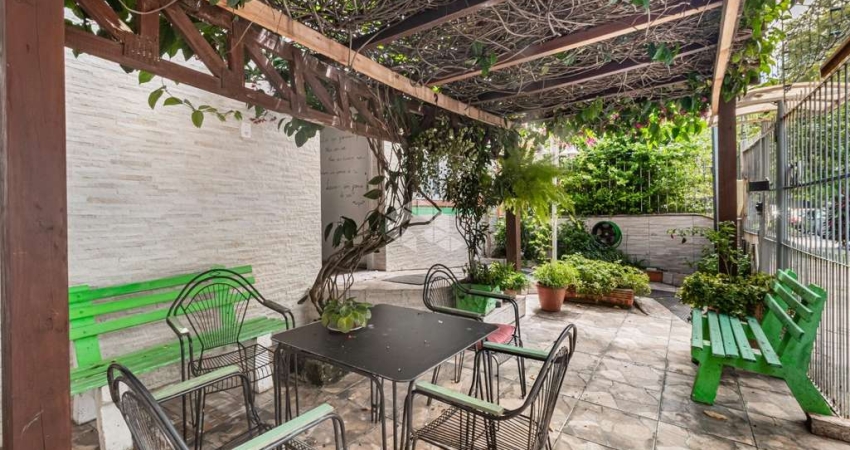 Hostel à Venda / Casa com 16 dormitórios no Bairro São Geraldo