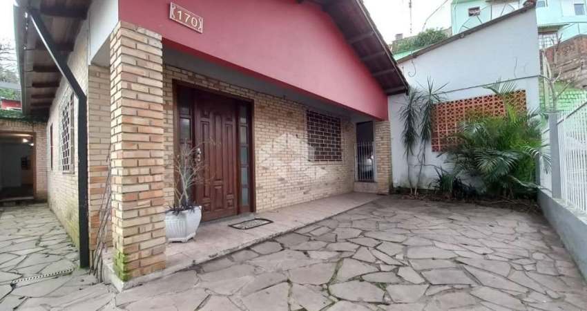 CASA AMPLA na ZONA SUL  02  DORMITORIOS  04 VAGAS DE GARAGEM