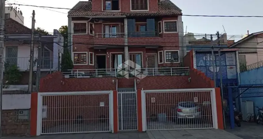 Excelente casa  3 suítes  sendo 1 suíte  master com closet, próximo a Av Azenha .