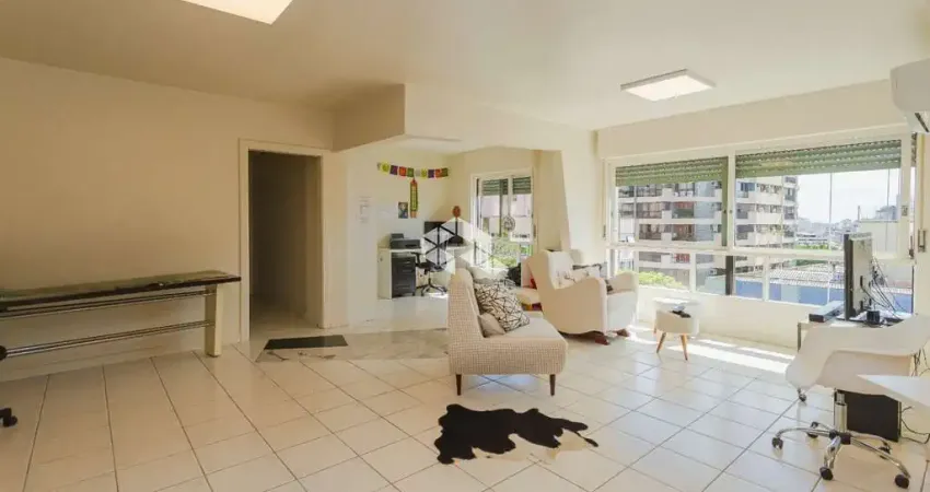 Apartamento à venda com 3 dormitórios, sendo 1 suíte, 1 vaga de garagem no moinhos de vento - porto alegre/rs