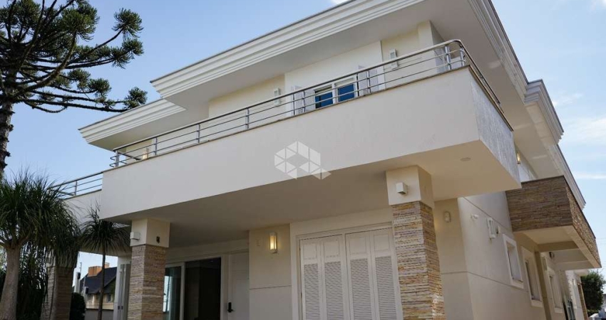 Casa de alto padrão mobiliada,  com 5 suítes, salão de festas, pergolado e uma linda área externa.