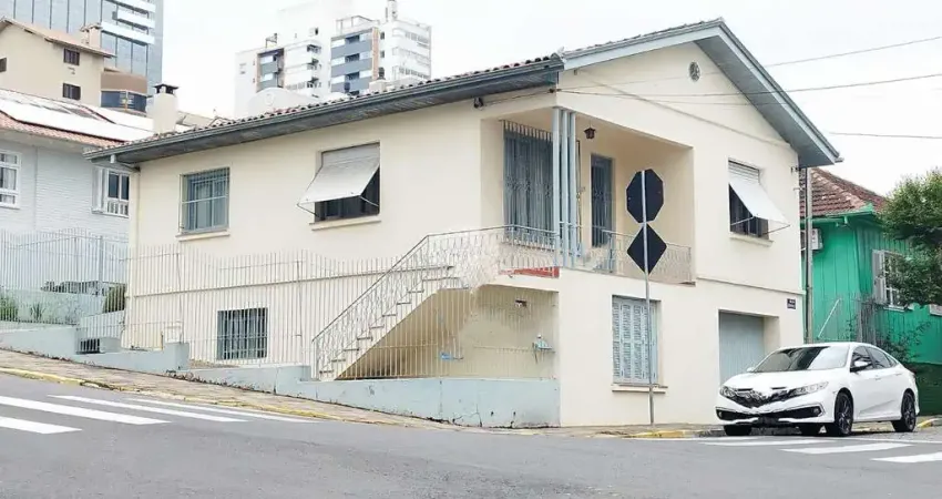 Casa com 3 quartos à venda na Rua Garibaldi, 389, São Francisco, Bento Gonçalves