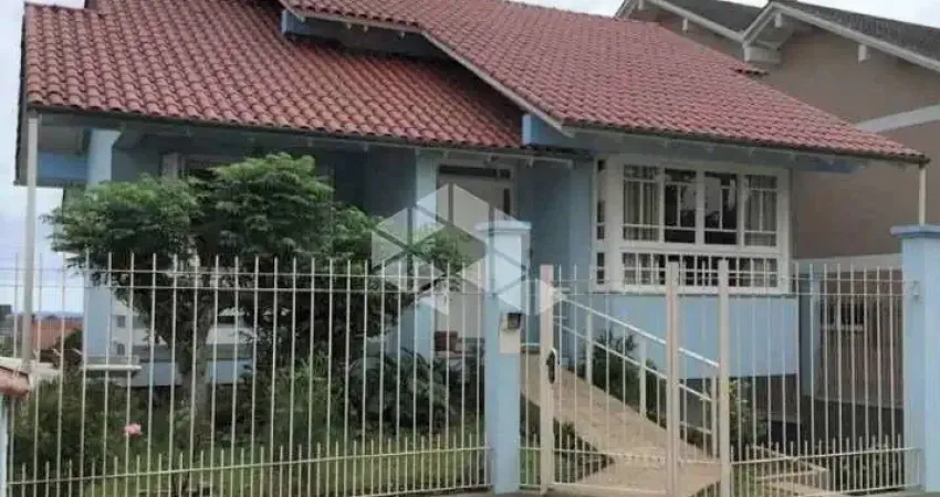 Linda Casa de 240m² próxima a Faculdade Cenecista