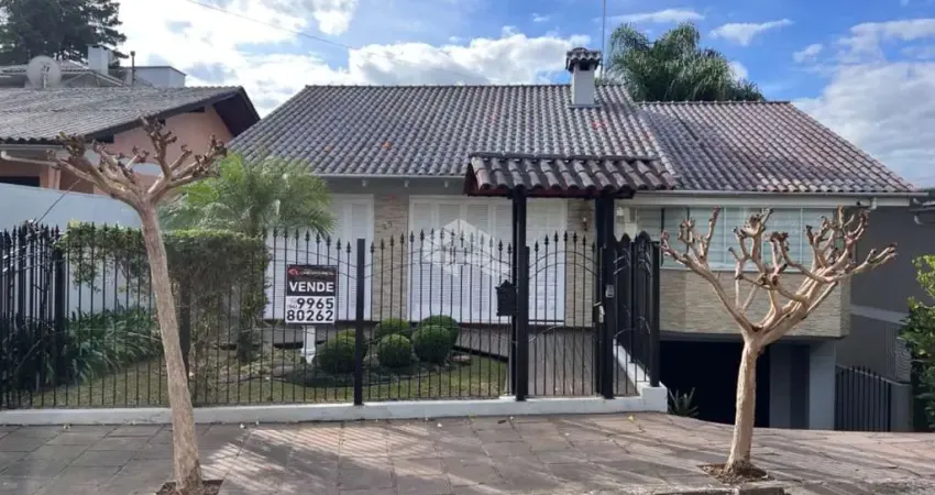 Casa com 230,59 m² privativos, com 4 quartos sendo uma suíte, no Bairro Santo Antão