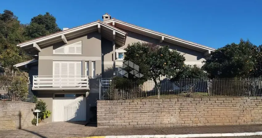 Casa com 4 quartos à venda na Flamínio Razera, 18, Fenavinho, Bento Gonçalves