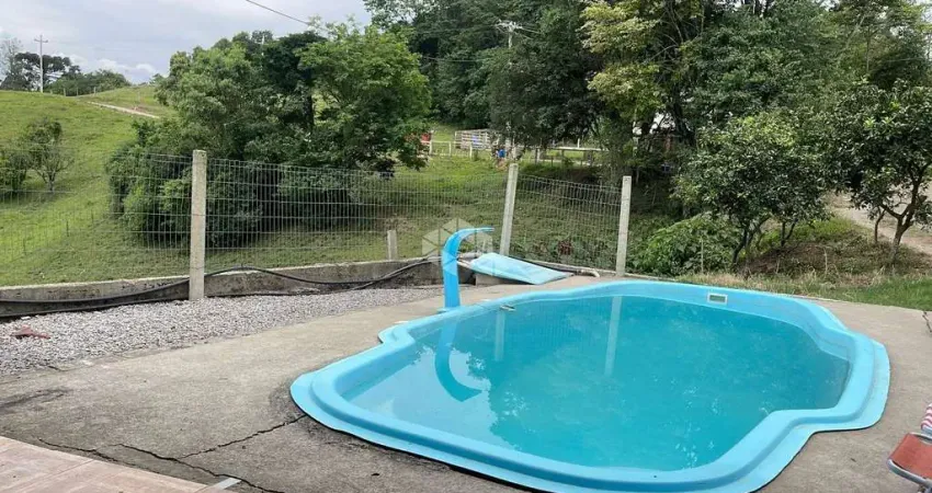 Chácara na Linha Paulina, com pavilhão, casa, piscina.