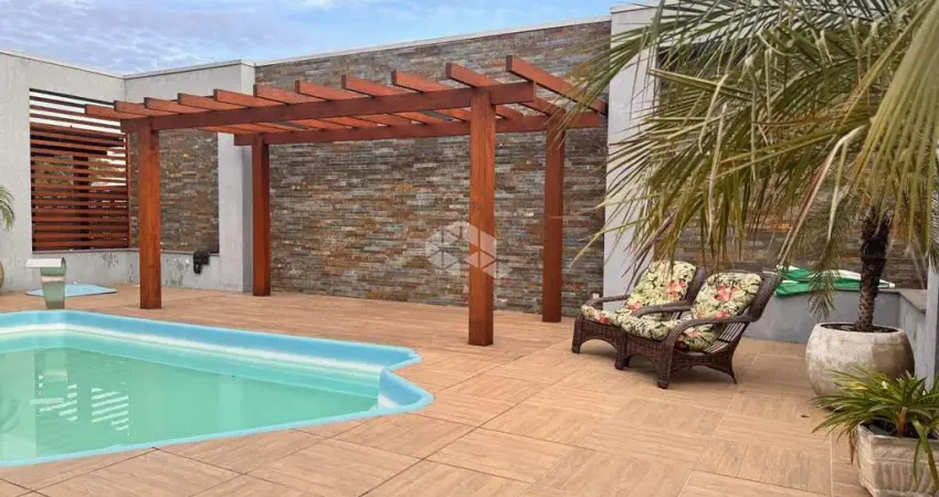 Casa semimobiliada, piscina aquecida, deck, pergolado com 5 dormitórios, sendo 1 suíte e pronta para viver em bento gonçalves!