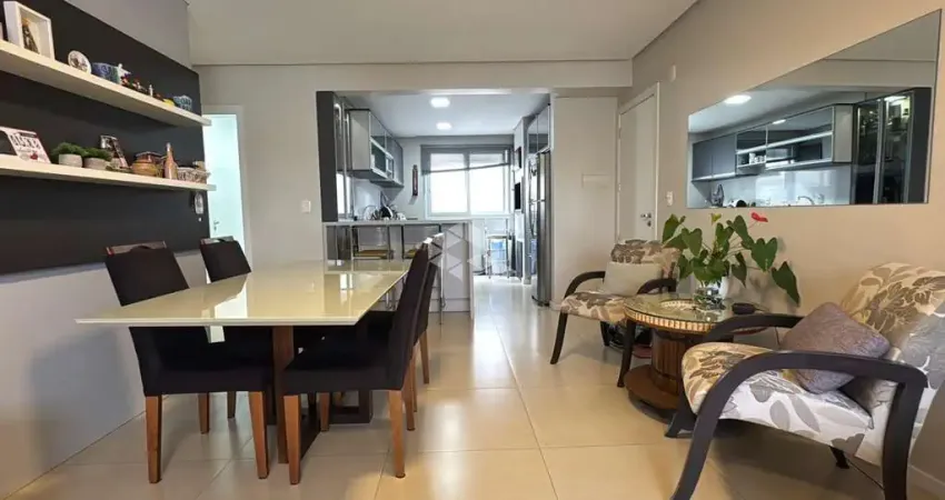 Apartamento semi mobiliado, 2 dormitórios sendo 1 suíte e 2 vagas de garagem.