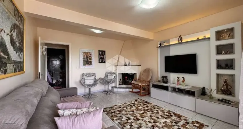 Casa semi mobiliada com 4 dormitórios/quartos sendo 1 suíte com 2 vagas