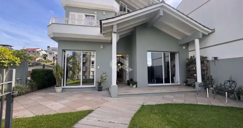 Casa semi mobiliada com 4 dormitórios/quartos sendo 1 suíte com 4 vagas